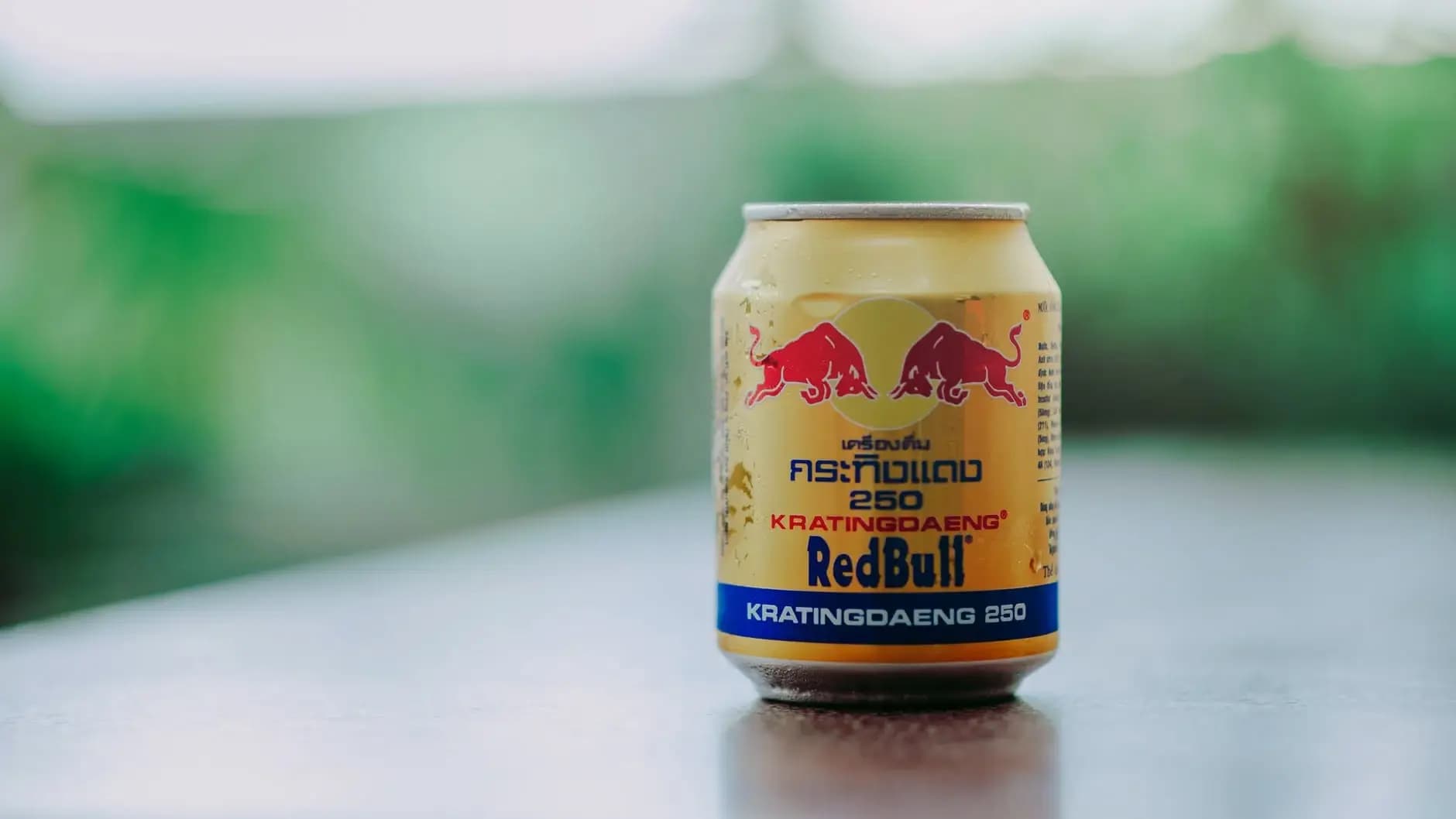 運動飲料比一比，運動究竟該喝運動飲料還是能量飲料？