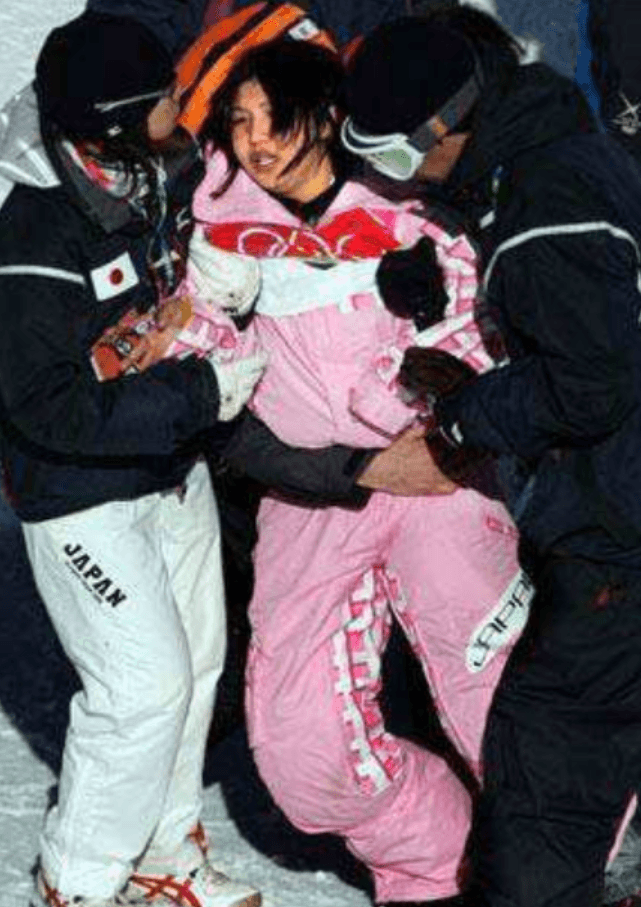 整形、拍攝成人影片、自殺十幾次的天才滑雪少女，如何在冬奧前重生？