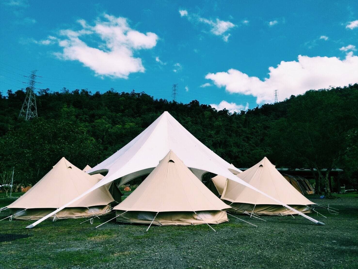 不用買裝備也能出發露營，森山林谷中的夢幻聚落宜蘭「東風綠活」