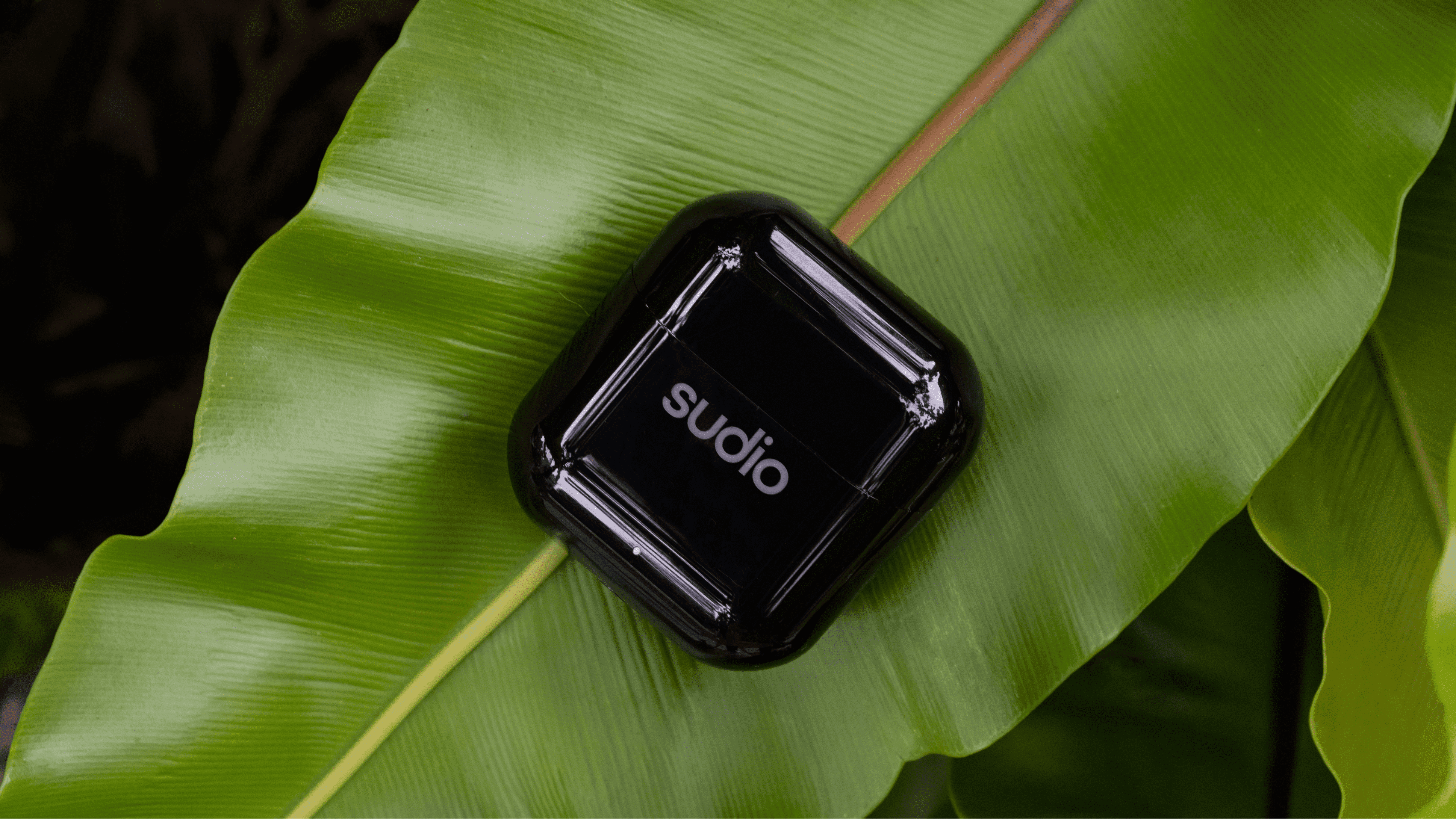 源自於北歐的質感簡約設計，「Sudio Nio 真無線藍芽耳機」的迷人魅力