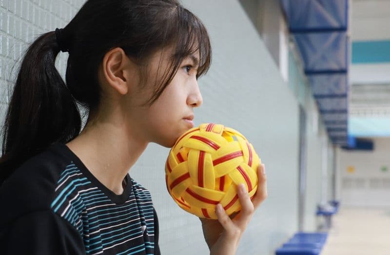 飛踢的排球？空中格鬥超炫技，快來跟日本妹尬藤球！